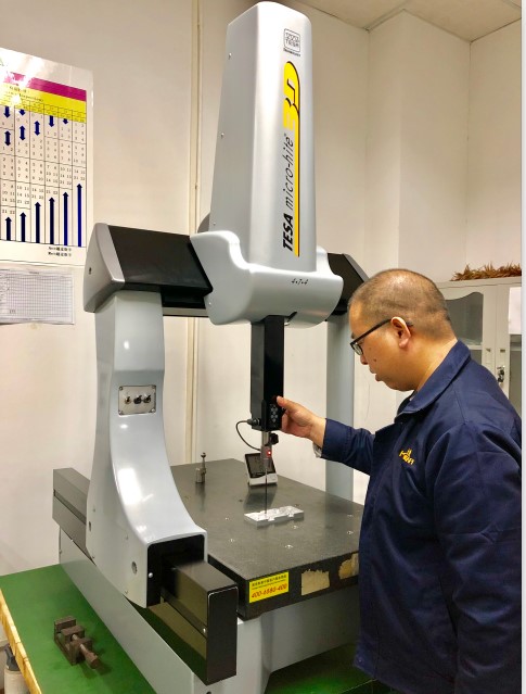 Kosten für CNC-Bearbeitungszentrum
