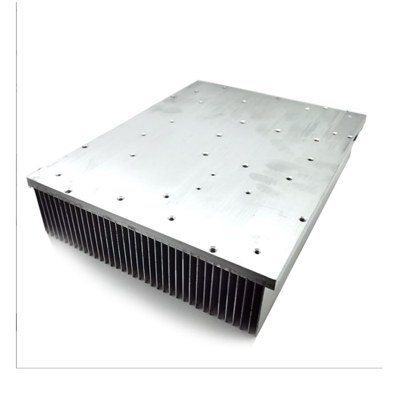 Hochwertiger, kundenspezifischer Kühlkörper aus extrudiertem Aluminium mit gebondeten Lamellen